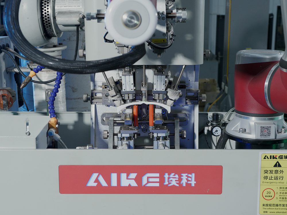 Robotic degating cell