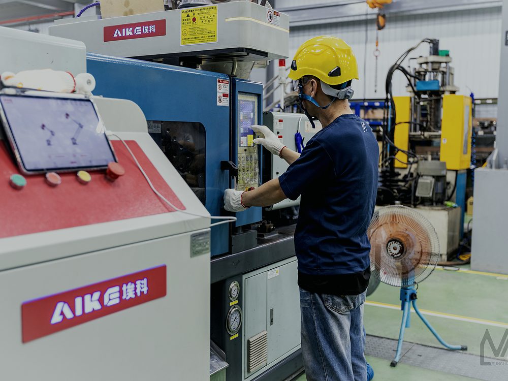 Operator at an injection molding machine