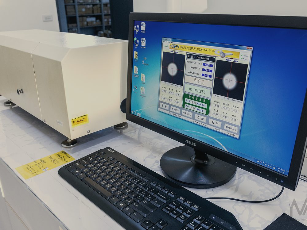 Optical lens measuring system